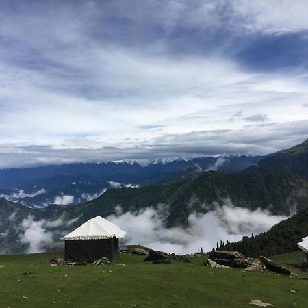 Hotel Heaven Rishikesh Bagian luar foto